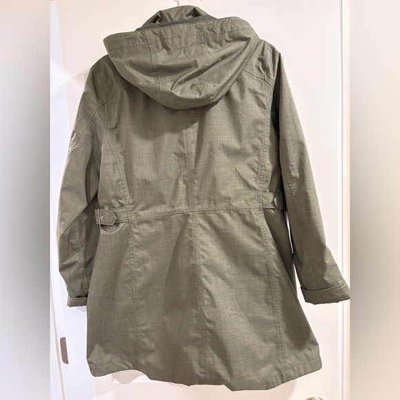 The North Face Forest Green Women's waterproof Jacket with removable hood. M
100 - Picture 2 of 7